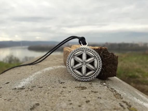 Symbol Peruna znaczenie: Odkryj jego moc i ochronne właściwości